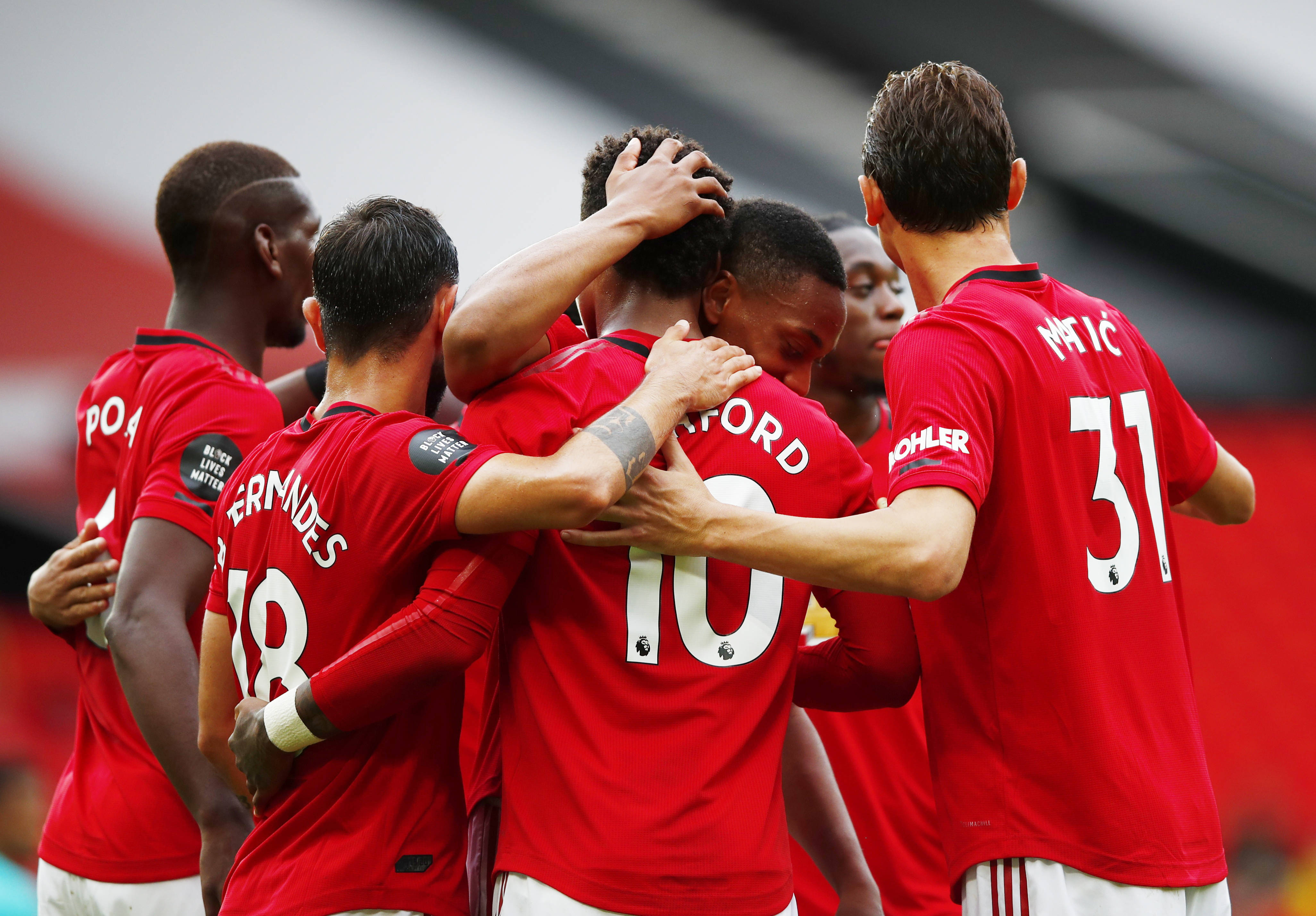 开云体育下载-曼联主场逆转,球员合砍两球狂欢