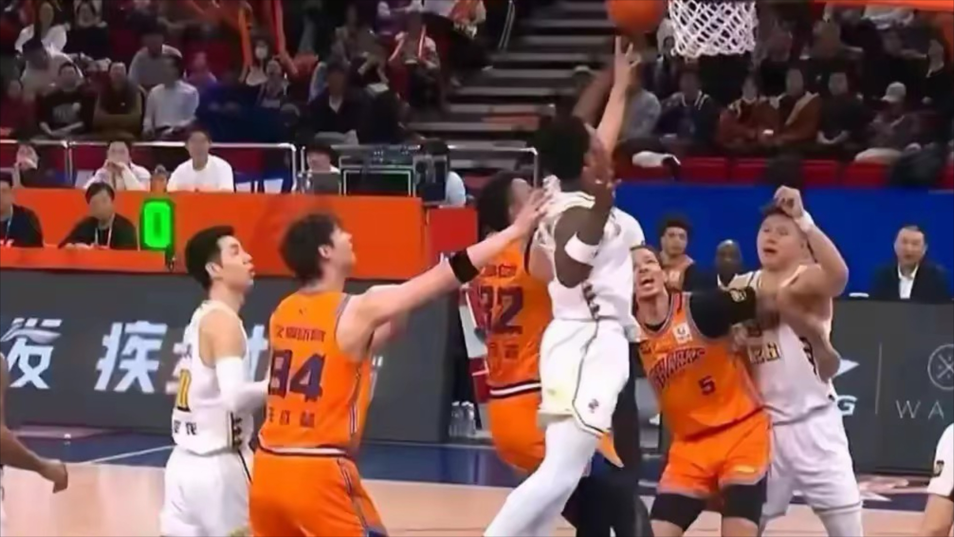 首轮胜利喜人,浙江男篮赢得首胜 首轮胜利喜人,浙江男篮赢得首胜