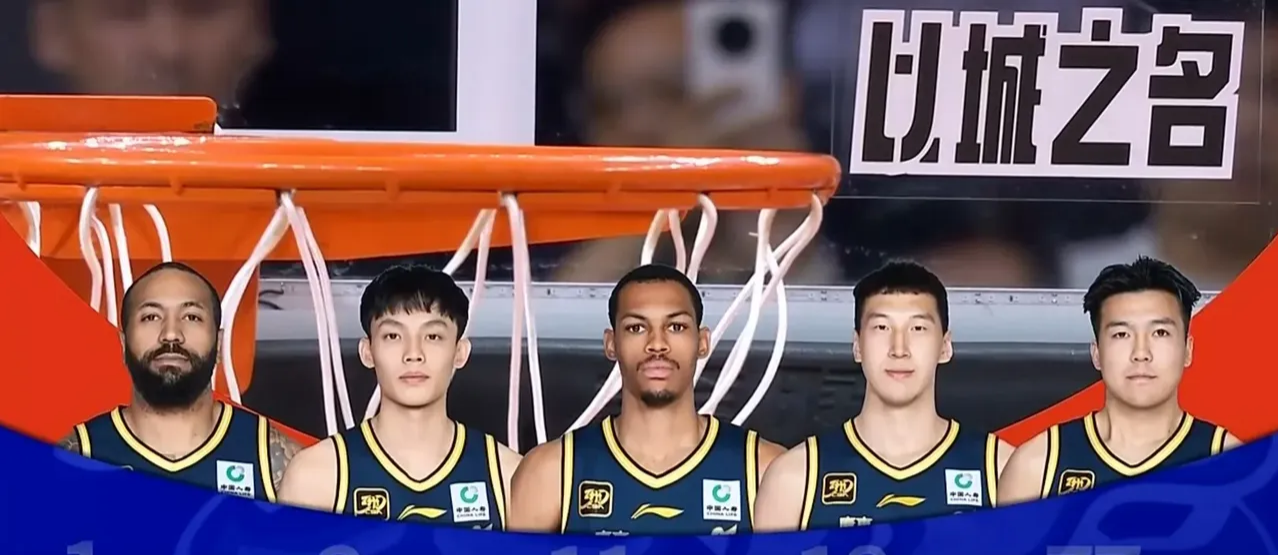 内援球员表现抢眼,为球队获取胜利贡献巨大 内援球员表现抢眼,为球队获取胜利贡献巨大