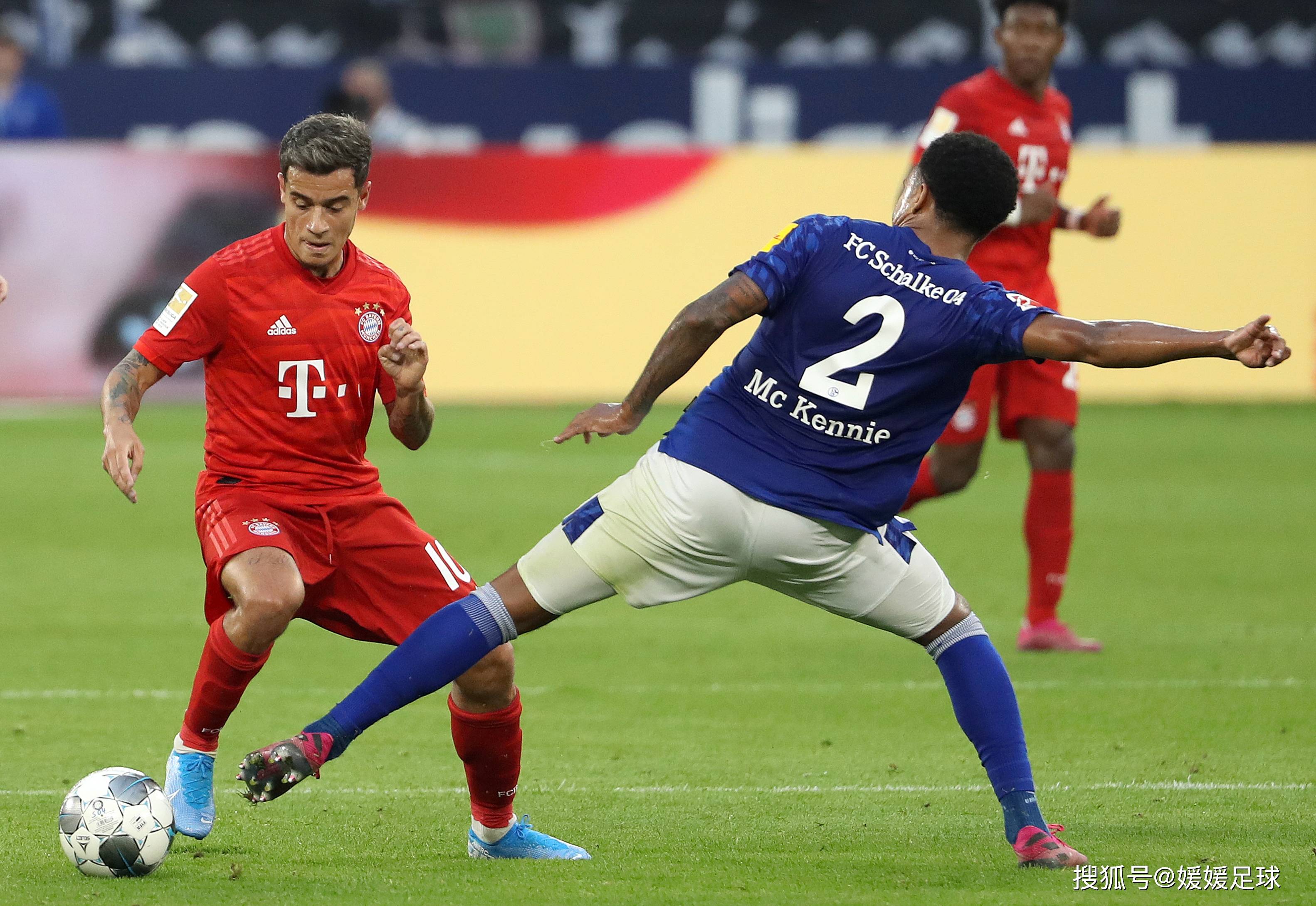 开云APP-斯图加特队员精彩进球，助球队逆转胜出