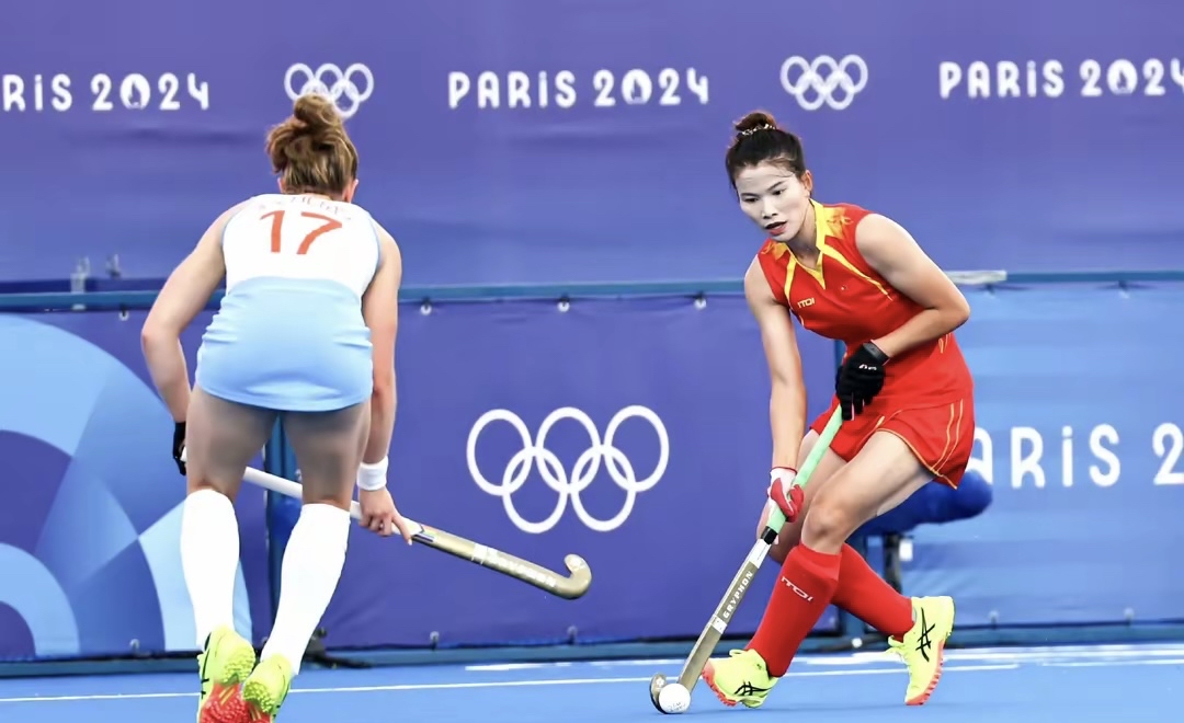 精湛技艺展现,赛场上空气弥漫着紧张感的简单介绍 精湛技艺展现,赛场上空气弥漫着紧张感的简单介绍