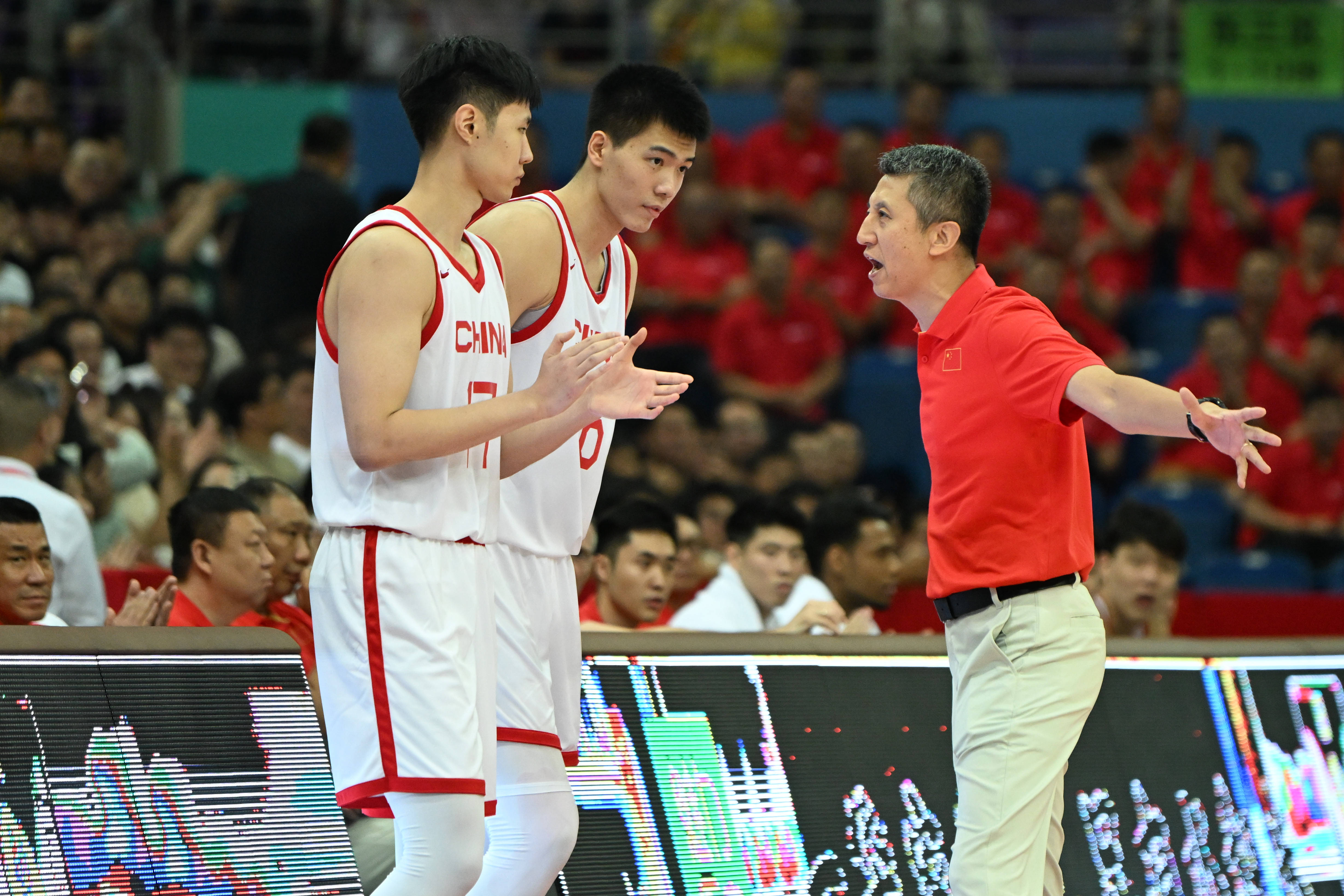 开云下载-亚洲杯篮球锦标赛举办，球队备战冲刺光荣奖杯的简单介绍