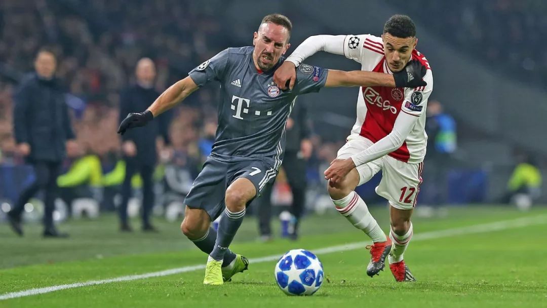 开云体育下载-关于拜仁慕尼黑逆转阿贾克斯，莱万梅开二度的信息