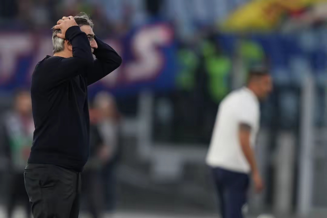 开云下载-西甲豪门战绩不佳，教练遭遇执教危机的简单介绍