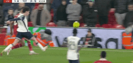 开云体育官网-佛罗伦萨遭遇瓦伦西亚狂揽球大胜彩虹队