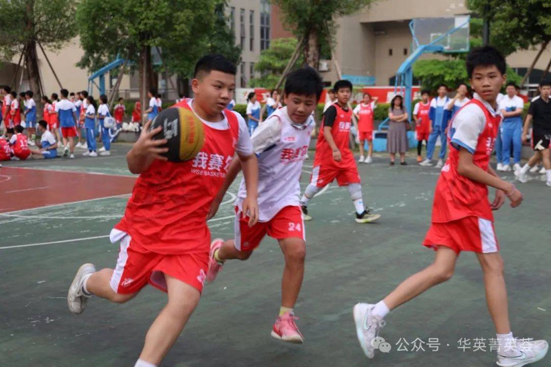 运动员们团结一心,决战赛场的简单介绍 运动员们团结一心,决战赛场的简单介绍