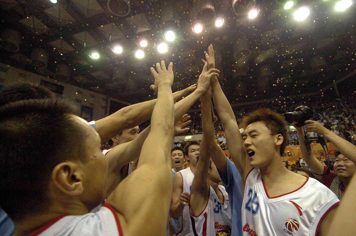 开云下载-包含西班牙篮球队赢得关键胜利，晋级下一轮的词条