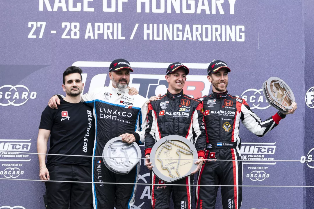 开云体育登录-穆勒再次登上领奖台，游泳比赛两面夺金