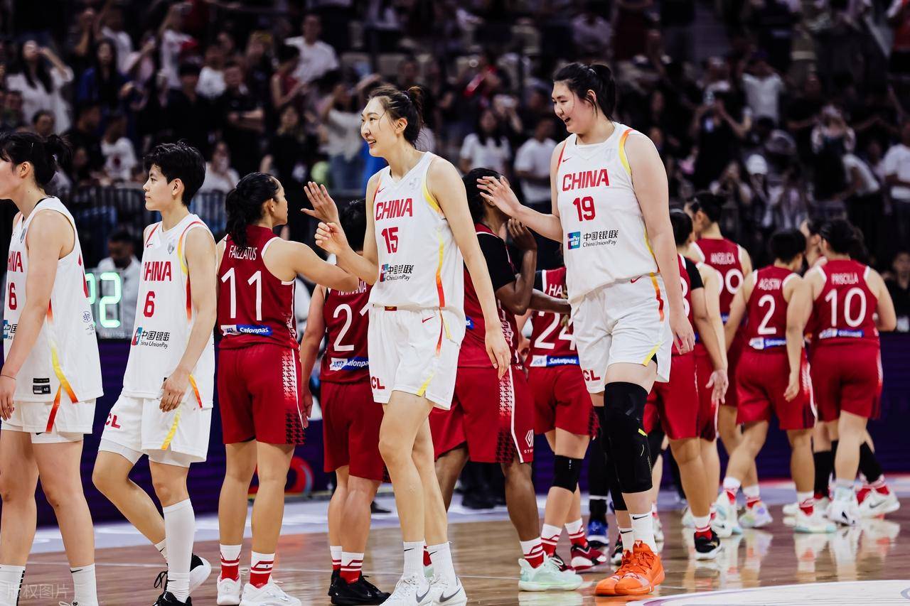 开云平台-包含无尽较量：一场劲爆的篮球比赛即将开战的词条