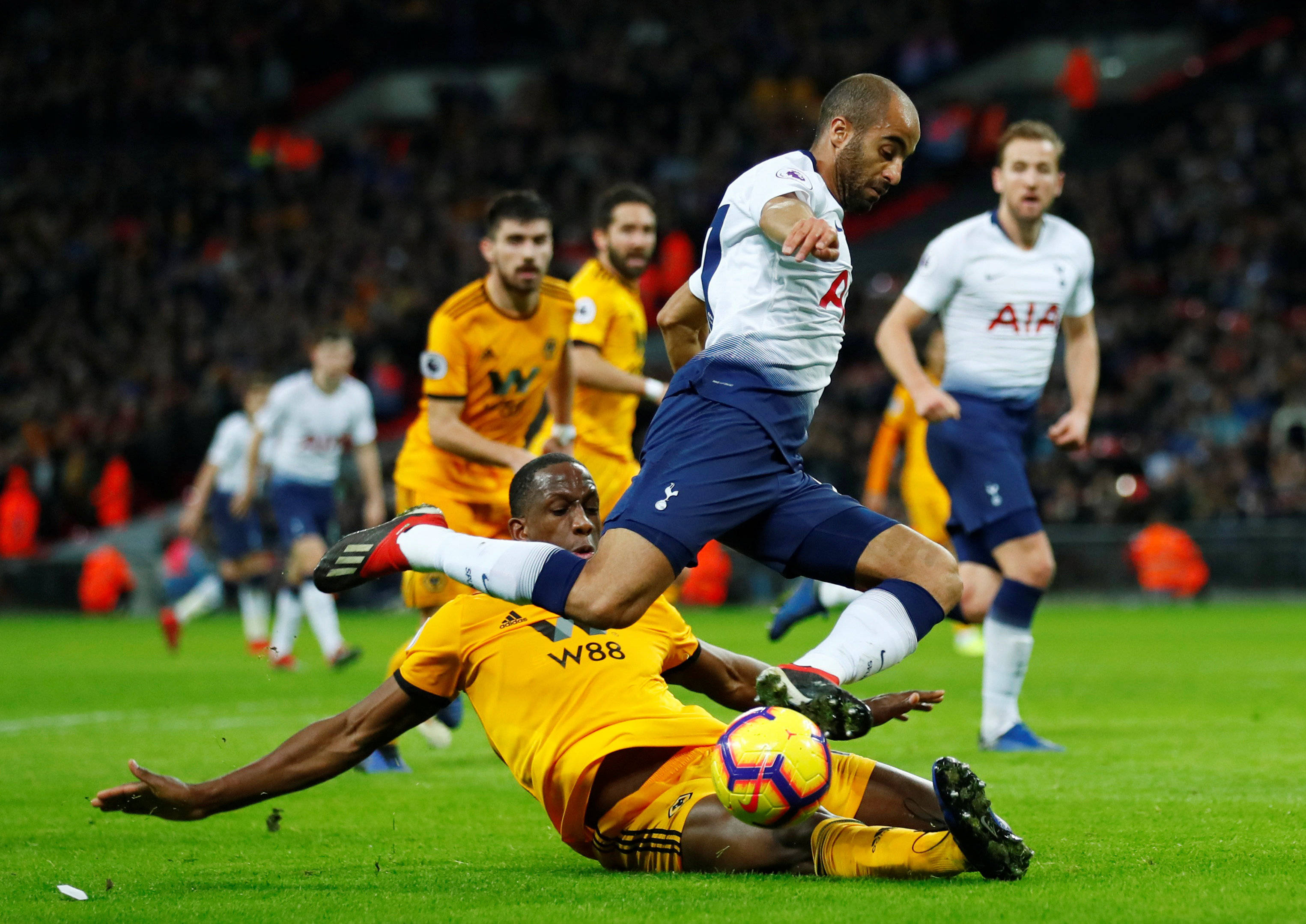 开云体育入口-久违对决：两支久违的球队将在场上进行交锋