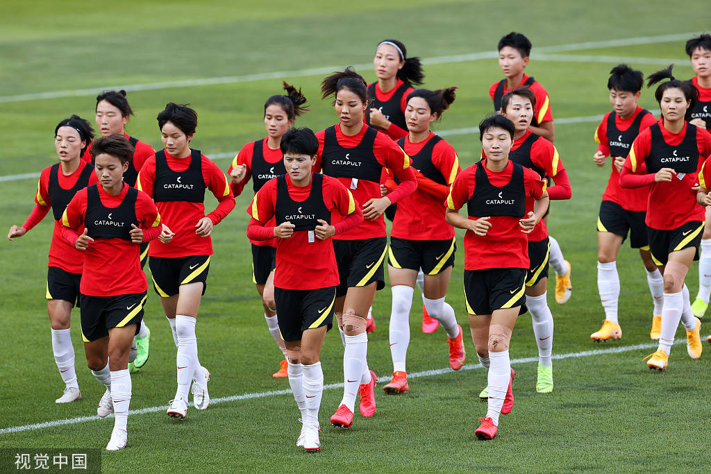 中国女足全队备战力求夺冠,精神高度集中 中国女足全队备战力求夺冠,精神高度集中