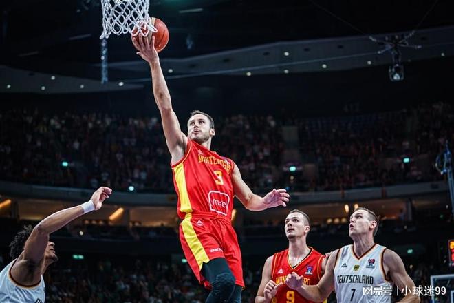 黑山队主场击败爱沙尼亚队,取得三分 黑山队主场击败爱沙尼亚队,取得三分