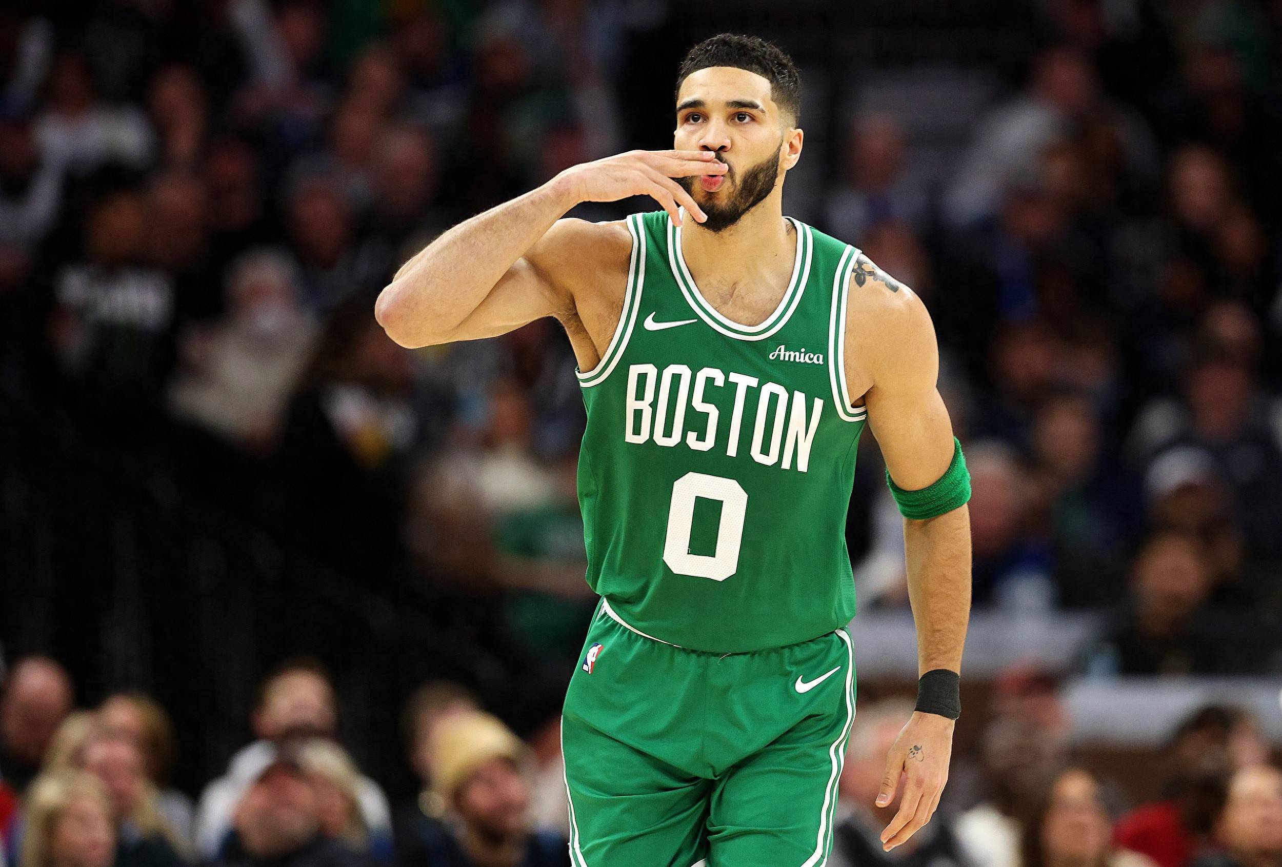 本轮焦点:凯尔特人险胜,热议不断 本轮焦点:凯尔特人险胜,热议不断