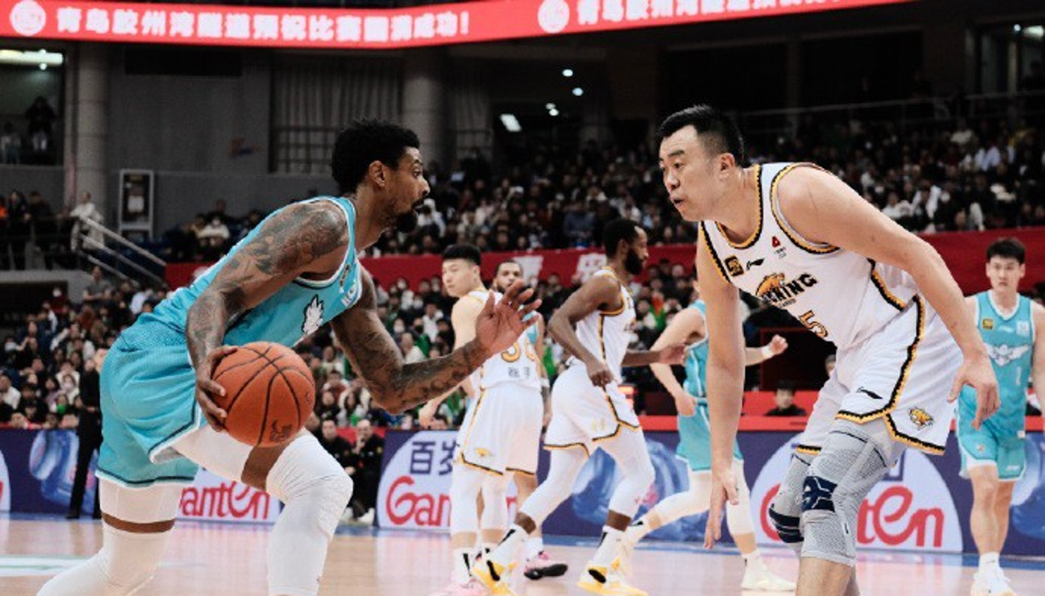 开云体育app-纷争不断！篮球赛场风起云涌的简单介绍