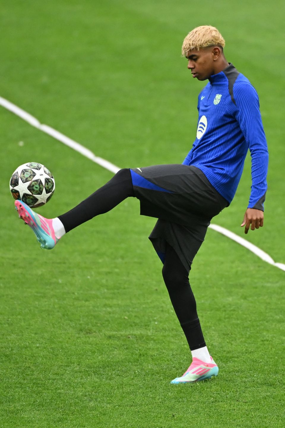 开云体育平台APP-巴塞罗那备战联赛，展望未来