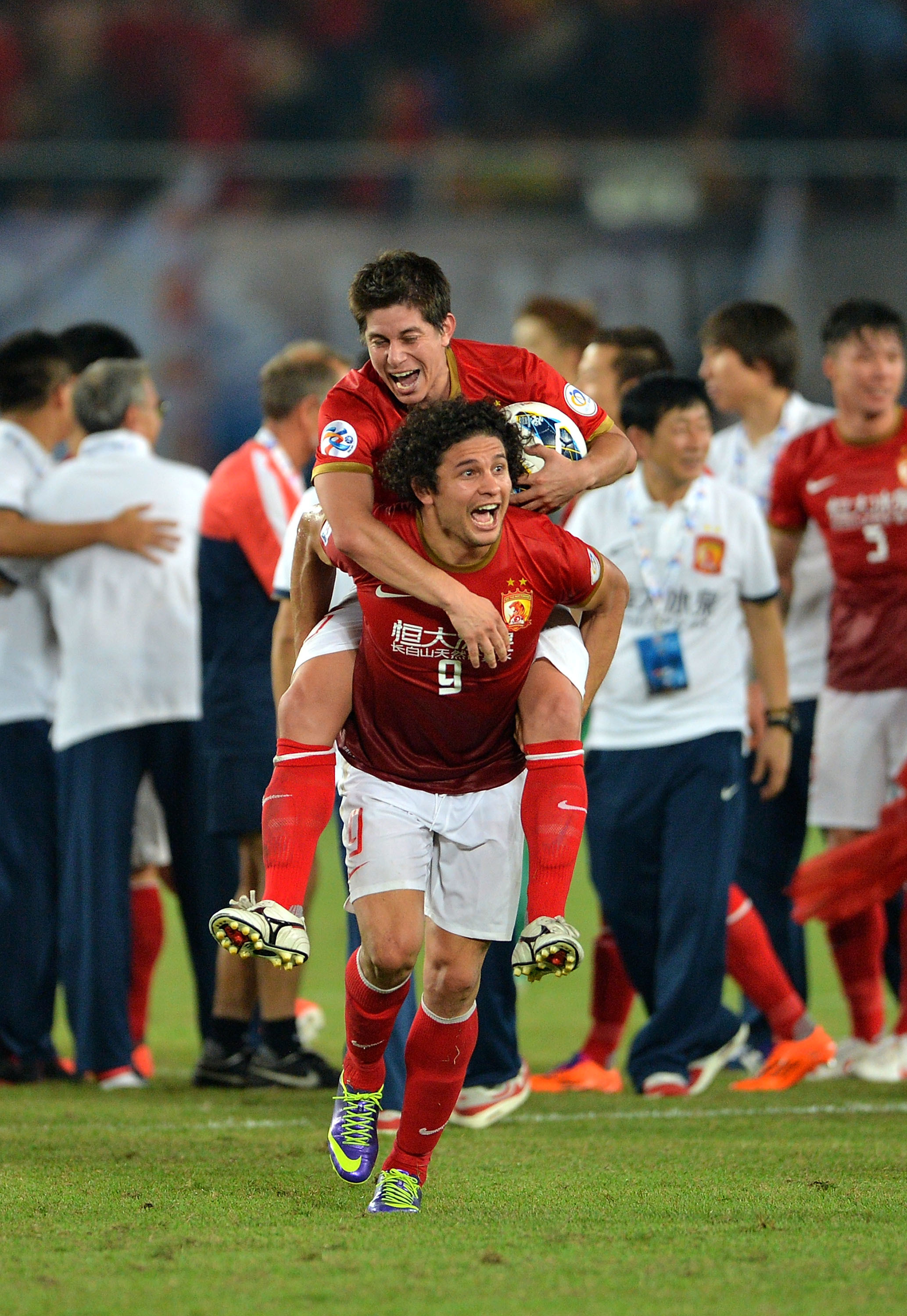 开云体育中国-包含上海上港备战亚冠，埃尔克森状态正佳的词条