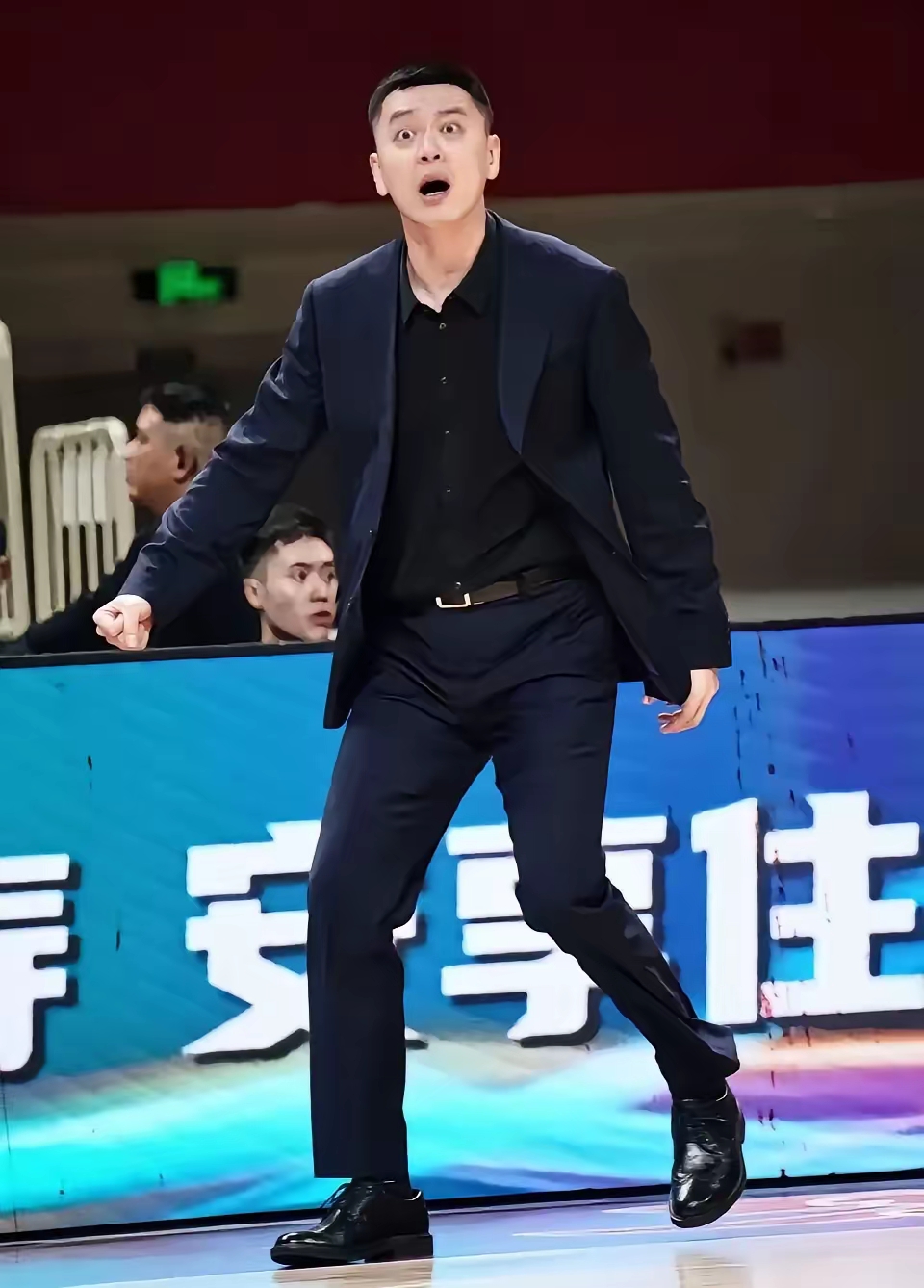 辽宁男篮取得五连胜,杨鸣赞队员表现稳定 辽宁男篮取得五连胜,杨鸣赞队员表现稳定