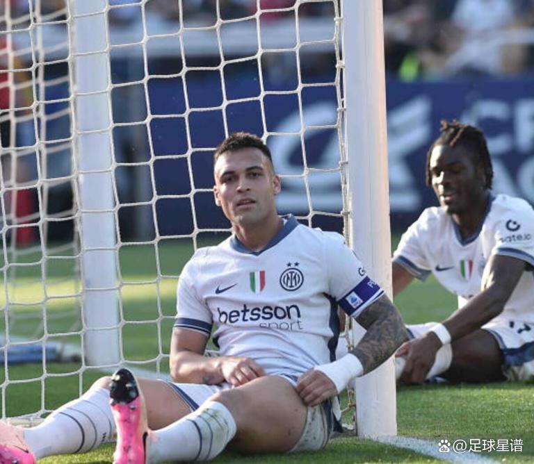 包含那不勒斯球队主帅辞职，队伍陷入混乱的词条