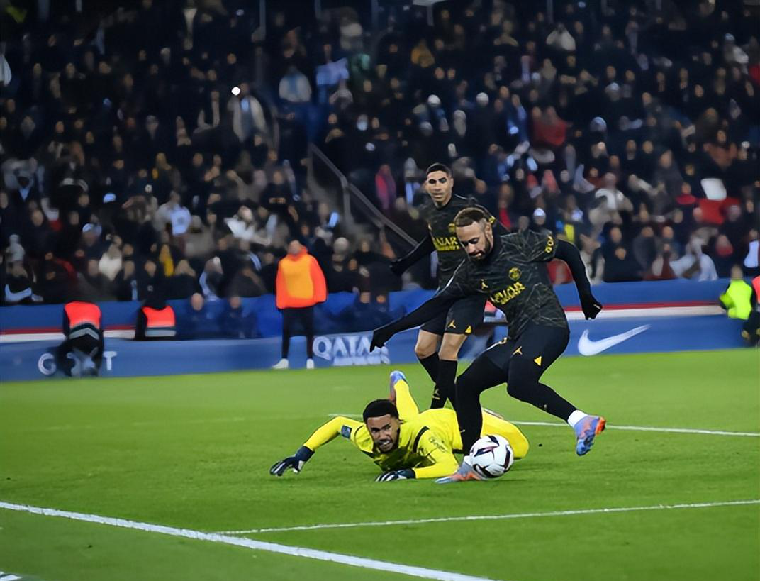 瓦朗谢纳主场战平兰斯，积分稍有提升的简单介绍