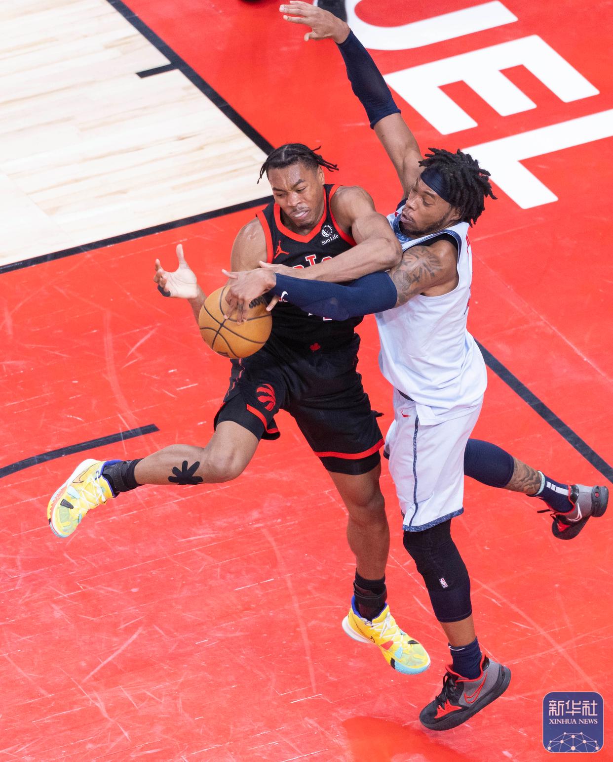 猛龙客场逆转奇才,复赛首秀获大胜 猛龙客场逆转奇才,复赛首秀获大胜