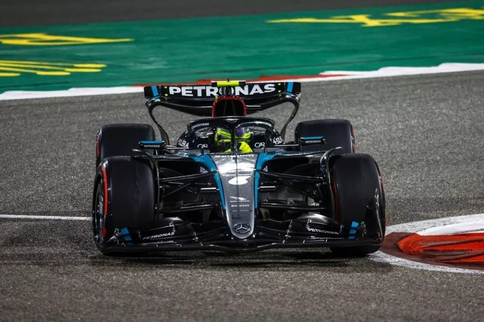 开云体育在线-迈凯伦轻取雷诺车队,汉密尔顿统治全场