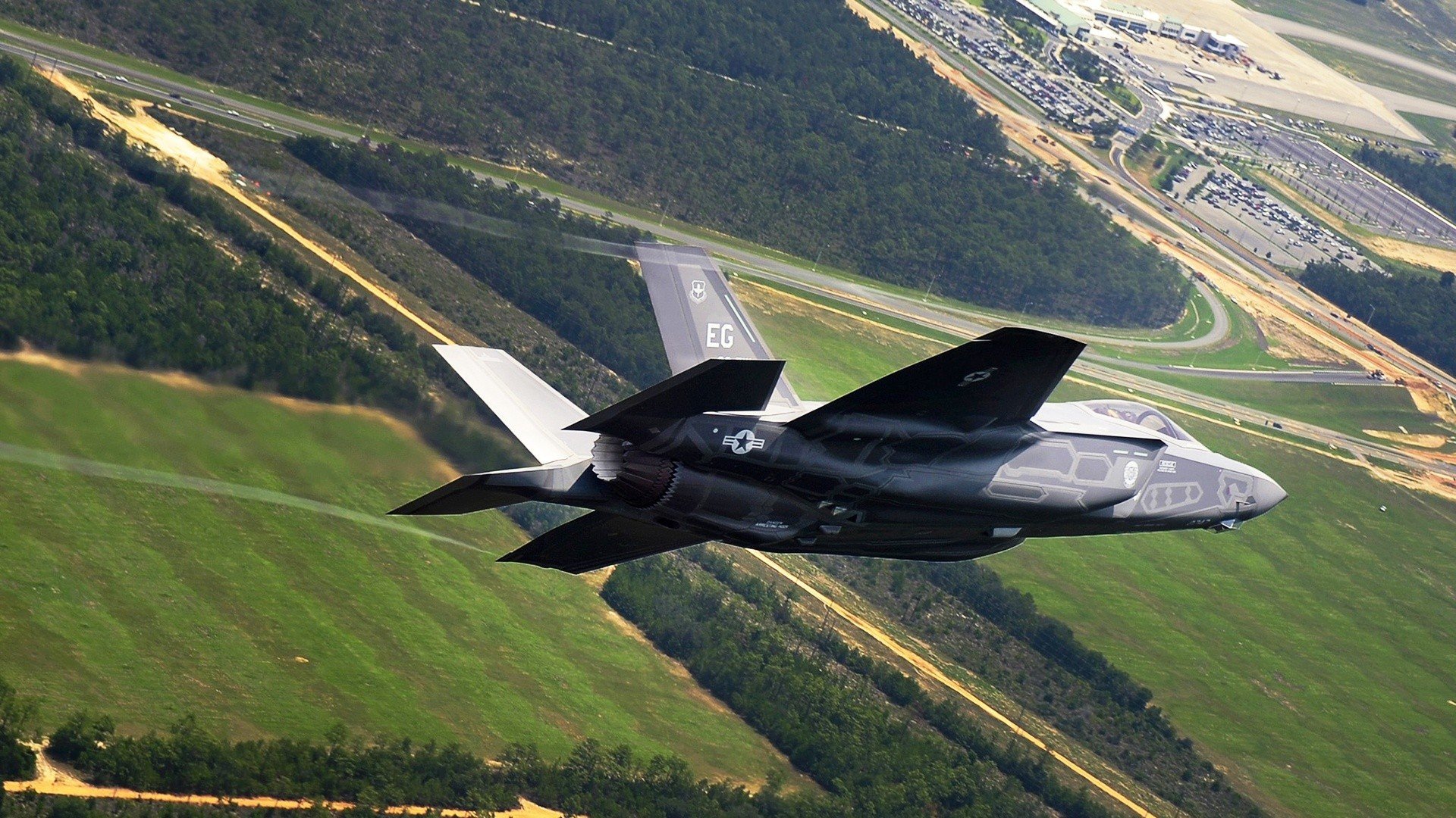 双线狂飙，F1新赛季揭幕战引爆速度之争，开拓者强势力克爵士展篮球魅力