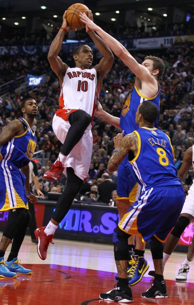 勇士掀翻上海队,德罗赞带动全队节奏 勇士掀翻上海队,德罗赞带动全队节奏