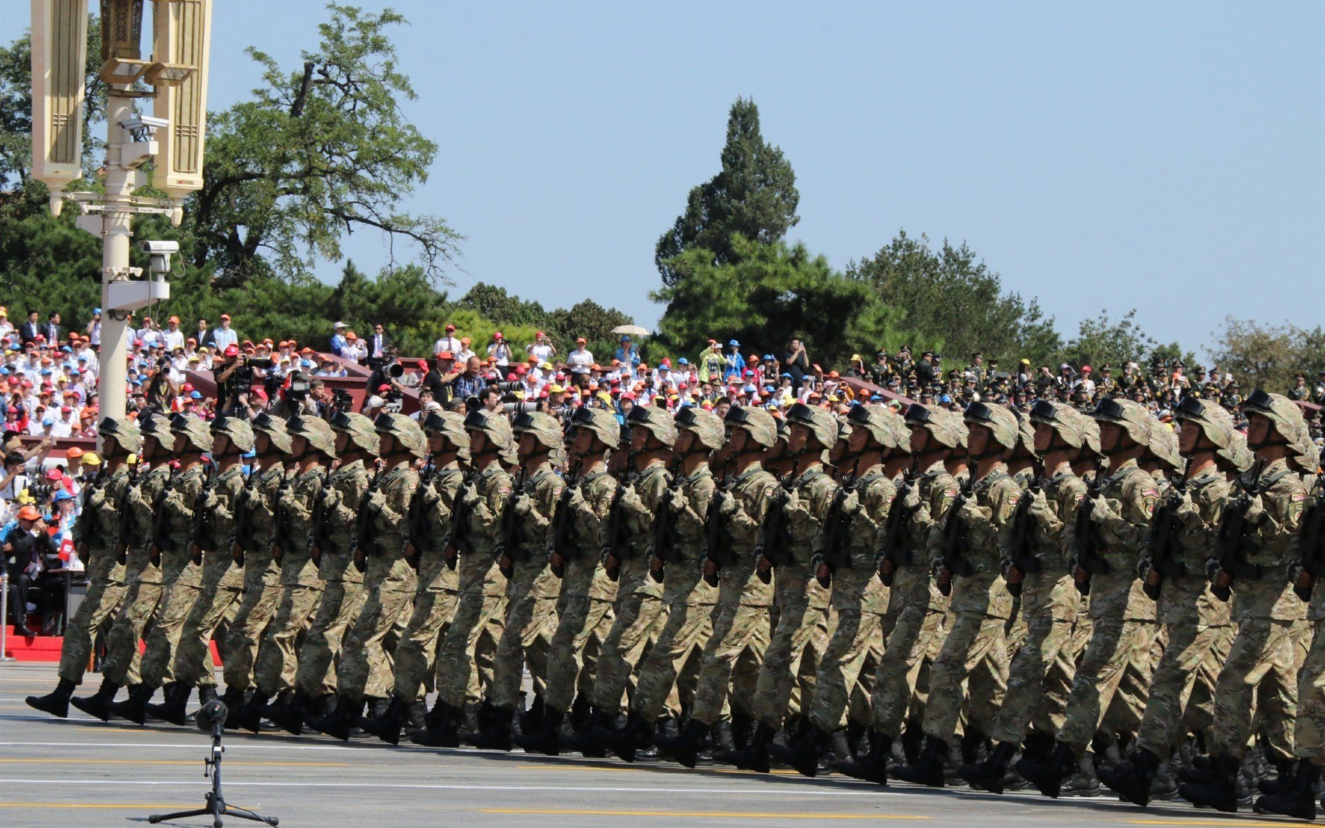 闪电刺穿蓝黑之墙，萨拉赫在梅阿查的极致个人秀